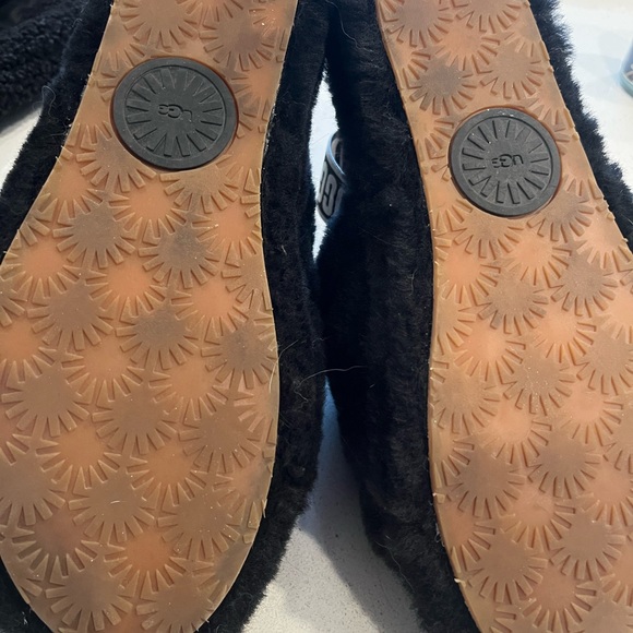 UGG fur fluff yeah sandals. Size 9! - Picture 8 of 9